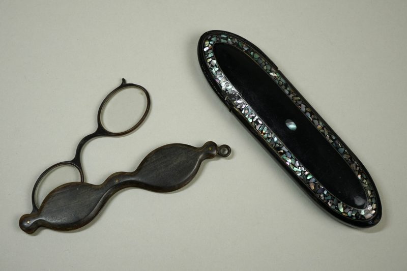 Museum-Koeflach-Lorgnette-mit-Etui